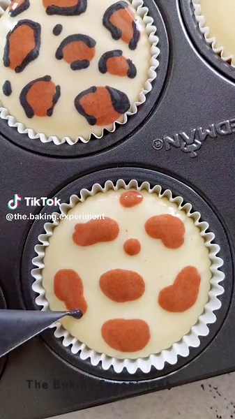 Leopard Print Chiffon Cupcakes - Creative Baking Design