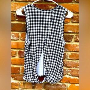 Gottex slit back tank swim/workout top with adjustable tie.