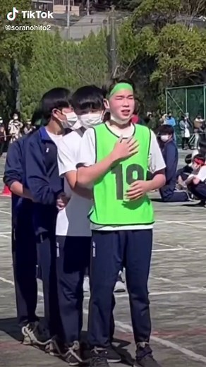 ムカデ競走のプロ現る