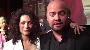 De première van #Hartenstrijd zit erop. Oscar Aerts en Eva van de Wijdeven hebben nog een berichtje voor jullie ☺️ Woensdag is de Ladies Night en vanaf donderdag draait de film in de bioscoop! | Pathé