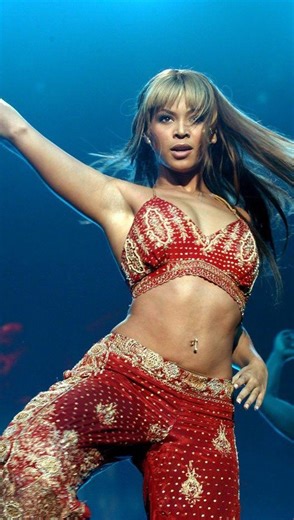 [ BEYONCÉ LIVE AT WEMBLEY ] On n’a peut-être jamais eu de Dangerously in Love Tour à Paris… mais une chose est sûre : le DVD Beyoncé – Live in Wembley s’est incroyablement bien vendu en France ! 🇫🇷🔥 Sorti en 2004, il a marqué toute une génération de fans qui découvraient Beyoncé en pleine ascension, au sommet de son ère Dangerously in Love. Et vous… Est-ce que vous avez encore le DVD chez vous ? Vous regardez toujours ce concert mythique ? #beyonce #liveatwembley #dangerouslyinlove #beyoncedv