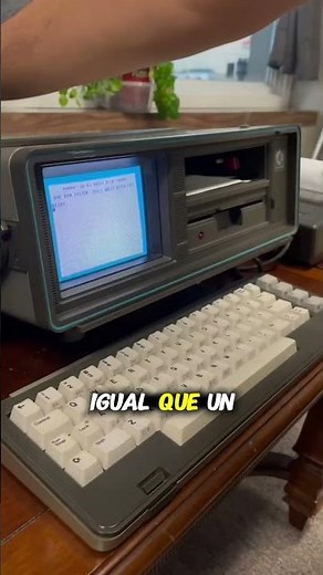 The world's first color laptop (Commodore SX-64, 1984) #shorts