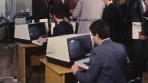 【新闻短片】80年代后期苏联电脑、图像处理、多处理器工作站、CD及播放器