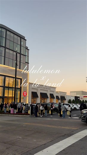 Exploring the First Lululemon x La La Land Store