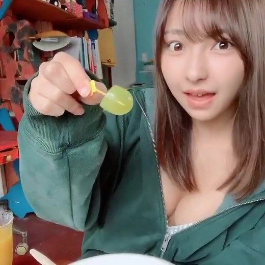 おはようって言いながら一緒に朝ごはん食べる時間ってなんでこんなに幸せなんだろ🥺🍞まだ少し眠いのに隣に誰かいるだけで安心できる朝っていいよね☀️みんなは朝ごはん派？ギリギリまで寝たい派？👀私はゆっくり準備しながらのんびり過ごす朝が好き☺️💕忙しい毎日でもこういう小さい幸せ大事にしたいなって思う🍳✨今日も無理しすぎず自分のペースで頑張ろうね🫶 #朝 #朝食 #スナック #休みの日 #幸せ