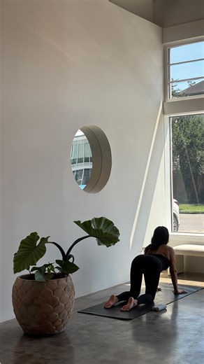 MO’TIVATE on Instagram: "Gym girlies, LISTEN UP!!! 🫵🏽 2026 is the year for pilates and strength training...mark my words!!! 😤 My 6 week pilates x strength challenge starts MONDAY. I know you see those results...now it's your turn sista 👀👀 LINK IN BIOOOOO. Here's what we're going to do to build our dream body ✨👇🏽 THE SPLIT: • Weight training – 3x/week • Pilates – 2x/week • Cardio – 3–4x/week (stacked after weights or Pilates) STRENGTH DAYS (lower-body focused): Every session includes: • 1 