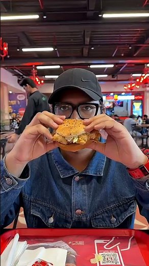 KFC CLASSIC ZINGER BURGER REVIEW SPICY CRISPY CHICKEN BURGER WORTH IT OR NOT INDIA