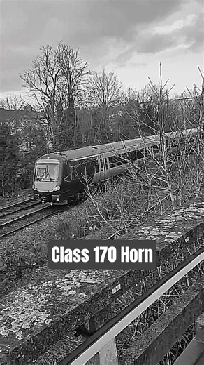 HORN!! Class 170 2 tone horn leaving Leicester