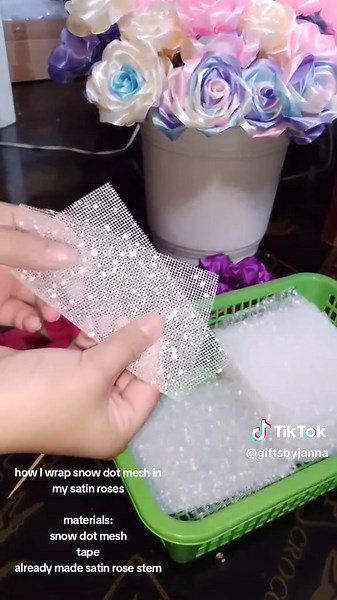 How I wrap snow dot mesh in my satin roses 🌹 #satinrosebouquet #valentinesdaygift #giftforher #handmade #giftsbyjanna