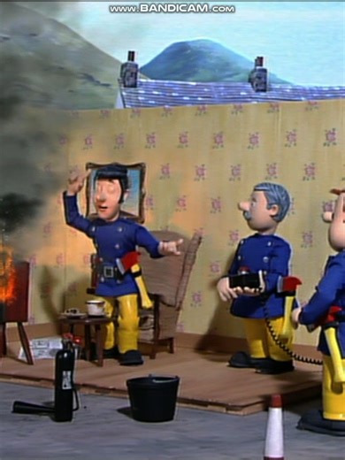 Televison is on Fire - A Real Live Wire (Fireman Sam 2003) #viral #4u #foryou #fyp #uk #sampeyton #elviscridlington #pennymorris #stationofficersteele #cartoonito #tvfire #fire #waterbucket #fireexit