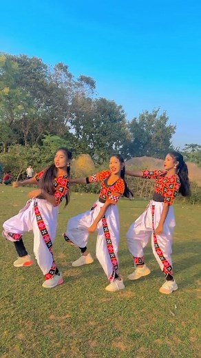 463K views · 10K reactions | adivasi girls dance 﫶 . . . . . . . . #aadiwasivideo #timlidancer #aadivasigirls #trending | jaga__kharte | Facebook
