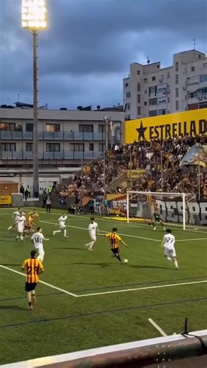 Football Skills Showcase: Footy Flash 28