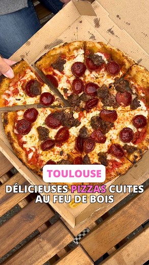 Délicieuses pizzas au feu de bois chez @mapizzerya (devant le @ccportet) 🍹 Spritz sans alcool : 3,50 € 🍕 Scamorza (crème, mozzarella fior di latte, jambon, champignons, scamorza fumée, oignons confits) : 15 € 🍕 Stracciatella (crème, mozzarella fior di latte, tomates cerises confites, stracciatella, amandes torréfiées, pesto) : 15 € 🍕 Carnivore (tomate, mozzarella fior di latte, persillade, chorizo, viande hachée, piment d’espelette, paprika fumé, sel de Guérande) : 15 € 🍕 Pizza du moment : 