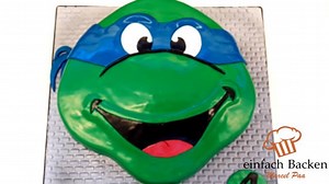 Hallo Freunde, in meinem neuen Youtube Video zeige dir diese coole Ninja Turtles Motivtorte. Zum ganzen Video mit Kommentar geht es hier lang, viel Spass https://goo.gl/tMDnnk #cake #turtles #einfachbacken #marcelpaa Mein Geschenk für dich ►►►Gratis Umrechnungstabelle für Torten sichern! https://goo.gl/hrYz0G Meine Torten Kurse: ►►►Fondant Torten Master Kurs: https://www.fondant-torten-master-kurs.com/ ►►►3D Auto torten Kurs: www.auto-torten-kurs.com | EinfachBacken - Marcel Paa