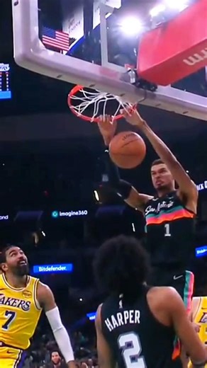 WATCH YO BACK!! The Lakers really forgot to box out the tallest player in the NBA! ALIEN WEMBY!! 👽