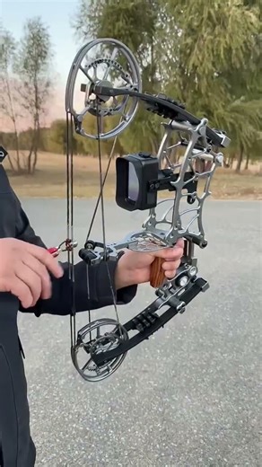 Compound bow with night vision as bow sight🎯 #compoundbow #nightvision #archerygear #bowsight #fypシ