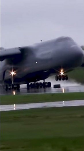 Lockheed C-5 Galaxy takeoff