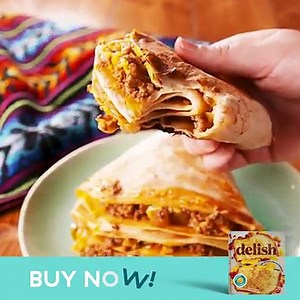 THIS is how you make a Taco Bell stacker at home.Full recipe:
