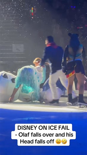 6.3K views · 41 reactions | Unexpected moments at Disneyland ❤️ #funnytiktok #funny #fyp #froyou #tiktok #usa #usa #disney #disneyland #disneyworld #love #lovetiktok #fblifestyle | UsFunniestvideo | Facebook