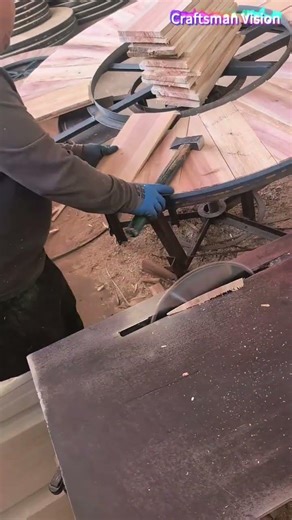 Assembly of the iron-wood structure cable reel side panels