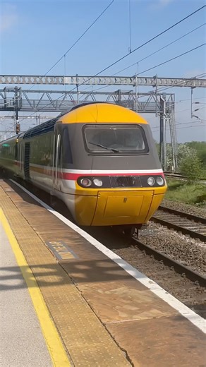 43159 and 43025 passing polesworth on 1Z43 Euston to Llandudno with a 3 tone