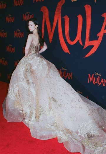 Liu Yifei x Mulan World Premiere⚔️ Mulan Disney Walt Disney Studios Disney #LiuYifei #刘亦菲 #劉亦菲 #CrystalLiu #LưuDiệcPhi #หลิวอี้เฟย #ЛюИфэй #유역비 #リウイーフェイ #YifeiLiu #Mulan #花木兰 #花木蘭 #Мулан #뮬란 #Mulán #ムーラン #มู่หลาน #梦华录 #去有风的地方 #去有風的地方 #ADreamOfSplendor #夢華錄 #MeetYourself #TheTaleOfRose #玫瑰的故事 #Disneyprincess #Disney #DisneyPlus #ElieSaab | Liuyifeibar