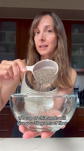 SAVE FOR FIBER GOALS🗝️Diversity is key when it comes to fiber. 💩Different types of fiber and prebiotics feed different gut bacteria, which then produce a range of beneficial compounds—each with unique effects. It’s like getting a variety of vitamins: the more diverse your fiber sources, the broader the benefits. 5️⃣Try to include fiber from all five groups: fruits, vegetables, whole grains, legumes, and nuts and seeds. Each group feeds different gut bacteria and offers unique benefits—so varie