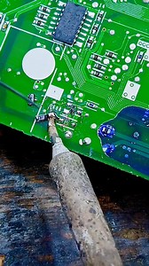 The display backlight is dark, apparently this is the reason 2 #tips #repair #oldradio #display #transistor #soldering | Giyan Circuit