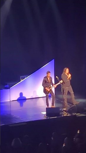 Voyage Celebrating The Music of #journey at Niagara Falls. Really great show ! Open arms