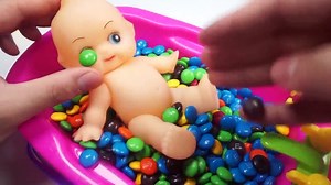 Learn Colors Baby Doll Bath Playing Time With Big Colors Candy M&M For Kids Tuddler