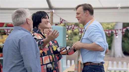 David Morrissey wins Star Baker apron on The Great Celebrity Bake Off
