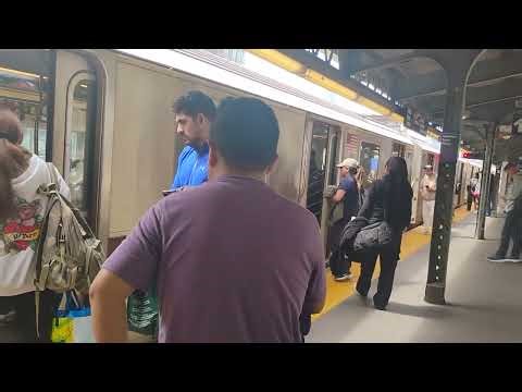 Flushing-Msin Street bound R188 7 local train at Queensboro Plaza