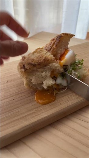 ホームベーカリーで焼いたフランスパンでサンドイッチを作りました。#asmr #癒しショート #ホームベーカリー #焼きたてパン #パナソニックホームベーカリー #サンドイッチ#クスッと笑える