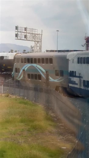 Andrew on Instagram: "Train signals are more complex than you think! - #railroad #trains #railfan #railfanning #trainspotting #trains_worldwide #trains_of_instagram #trains_of_our_world #rails_of_our_world #rails_of_north_america #diesellocomotive #diesel_locomotive_shop #railphotos_usa #railfan_features #americanrailroadfeatures #allaroundrail #daily_crossing #midwestern_rails #trains_featured"