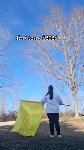 chat don't be mean im still learning the toss 😣🫶🏼