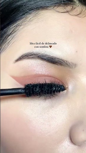 Easy Eyeshadow Wing Tutorial 👁️✨ | Soft Glam Eye Makeup #Eyeshadow #WingedEyeshadow#ytshorts #yt
