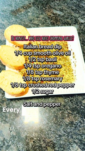 If chopping garlic makes you want to skip cooking… this is your sign 🧄 One squeeze and it’s done—no mess, no smell, no stress. #kitchenFinds#KitchenFinds #GarlicPress #kitchenmusthaves #timesaving