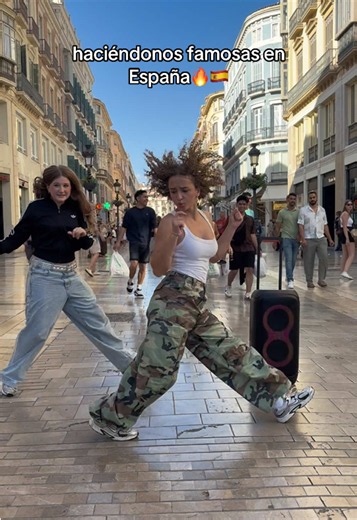 Haciéndonos Famosas en España: El Flow Viral de Málaga 🔥