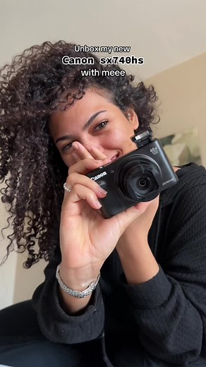 Explore the Canon SX740 HS: Unboxing and Features