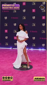 #ArteyMedioCobertura | La cantante Natti Natasha deslumbra en la alfombra magenta de Premio Lo Nuestro 2025 con un impresionante vestido blanco. 😍🤍 Está nominada en varias categorías en los Premios Lo Nuestro 2025, incluyendo Canción del Año y Mejor Artista Femenina. 😍😍🎶 #ArteyMedio #PremioLoNuestro #AyMLoNuestro #Edición37 #NattiNatasha | Arte y Medio