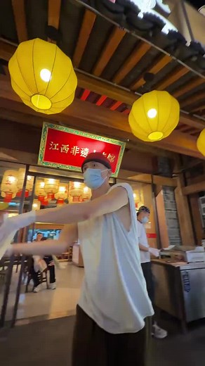 南昌美食探索：万寿宫的飞饼