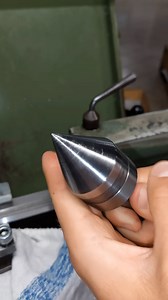 Knurling process on lathe machine