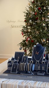 NYC, our holiday shop is now open! Handmade wreaths, baked goods, hot cocoa & fine jewelry with special pricing 💍🎄🍰🎀 Today & Tomorrow 10-5. 15 W 28th St. 4R NY, NY 10001 #NYCPopUp #NYCHolidayMarket | Simon G. Jewelry