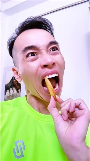 How to enjoy a big cake 🤣 #shorts