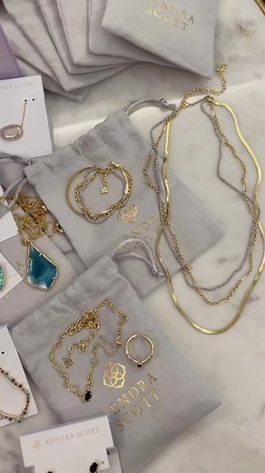 Unboxing the Sparkling Kendra Scott Collector’s Box