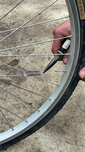 Installing Tension Springs on Spokes for Custom Styling