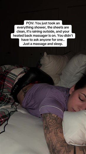 This is next level relaxation mode. Grab it on their flash sale while you still can. 50% OFF with FREE shipping 🙌🏻 #backmassage #partnermassage #backpain #backproblems #sciatica
