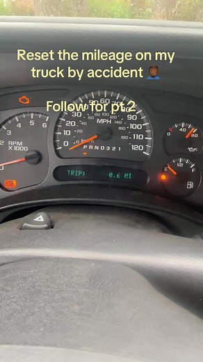 #chevy#silverado#odometer Omfng while cleaning my truck, I hit the miles reset now I have 0 miles on my truck🤦🏾‍♂️