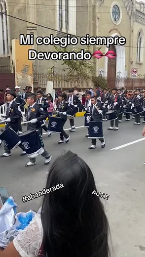 Yo siempre siendo la mejor alumna 🫦 #mejoralumna #ueecbba #colegio #desfile #aniversariobolivia