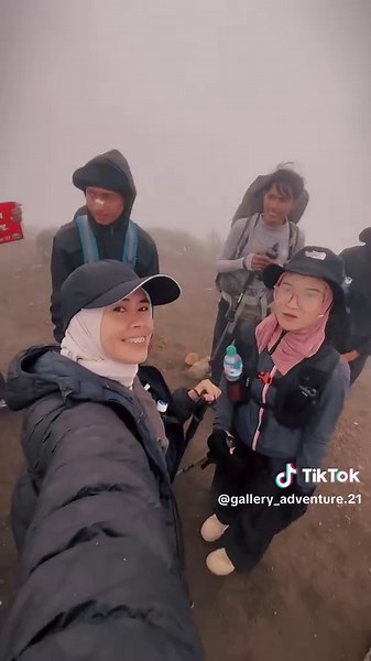 Terima Kasih Teteh @aa_aishh Sudah mempercayakan petualangannya bersama kami yang ke 3 kalinya.. Jangan bosen bosen ya teh... 🙏😁#sewaalatoutdoorbengkulu #opentripbengkulu #opentripbukitkaba #bukithitam #opentripcurup